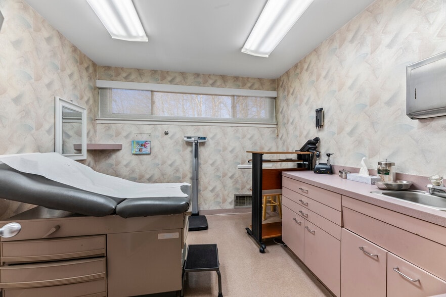 More Photos Of 123 Dunhams Corner Rd, East Brunswick Medical For Sale