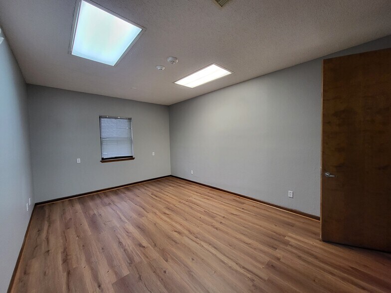 More Photos Of 20817 Sunshine Ln, Spring Office Residential For Lease