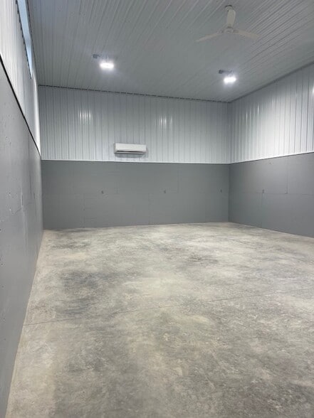 More Photos Of 25 Industrial Tract, Hudson Warehouse For Lease