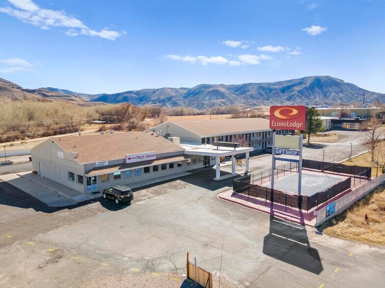 More Photos Of 1225 S State St, Salina Hotel For Sale