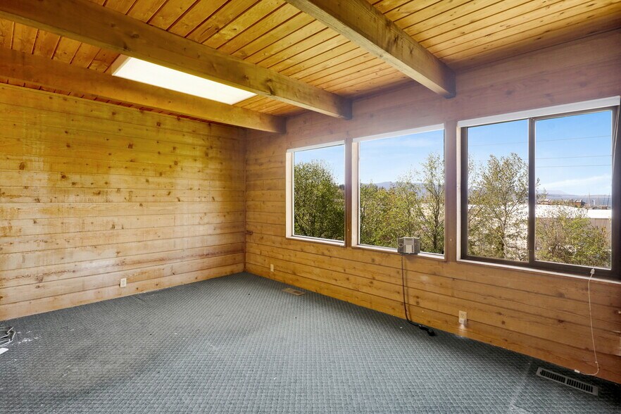 More Photos Of 1100 11th St, Bellingham General Retail For Lease