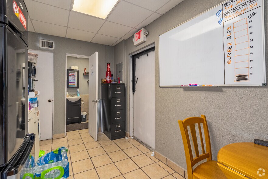 More Photos Of 3128-3134 E Sunshine St, Springfield Storefront Retail Office For Sale