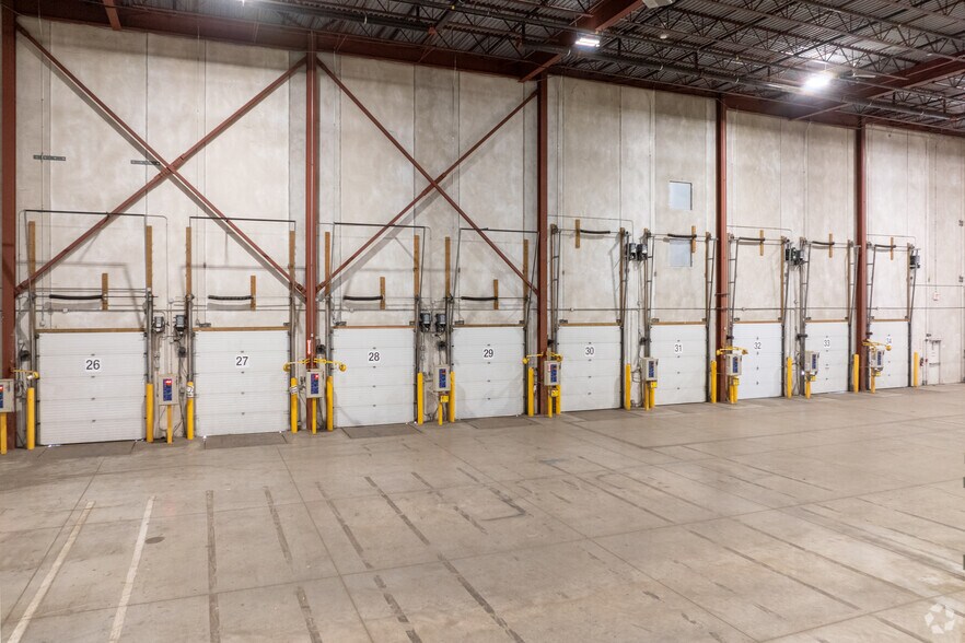 More Photos Of 88 Foster Cres, Mississauga Distribution For Lease