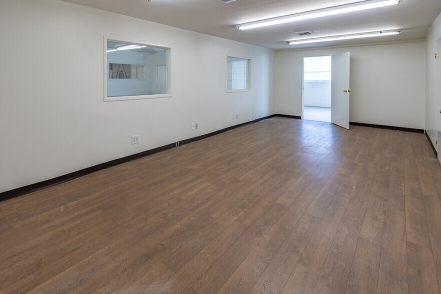 More Photos Of 1720 E Holly Ave, El Segundo Warehouse For Lease