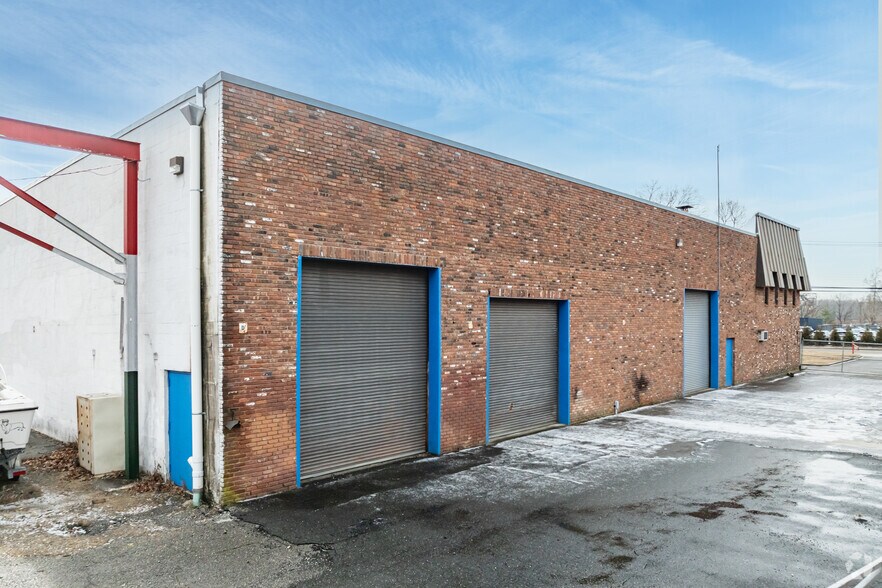 More Photos Of 87 Arlington Ave, Saint James Warehouse For Lease