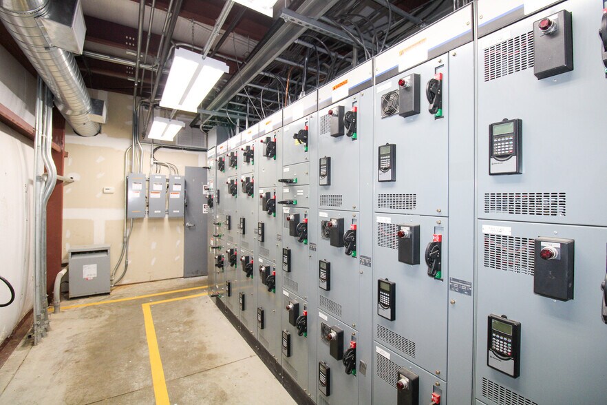 More Photos Of 5640 44th Ave S, Clinton Industrial For Sale