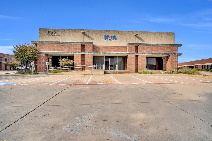 More Photos Of 1620 Valwood Pky, Carrollton Research And Development For Sale