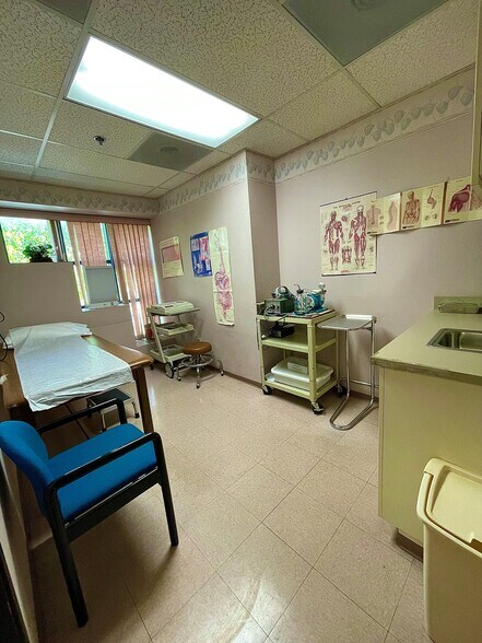 More Photos Of 44215 15th St W, Lancaster Medical For Lease