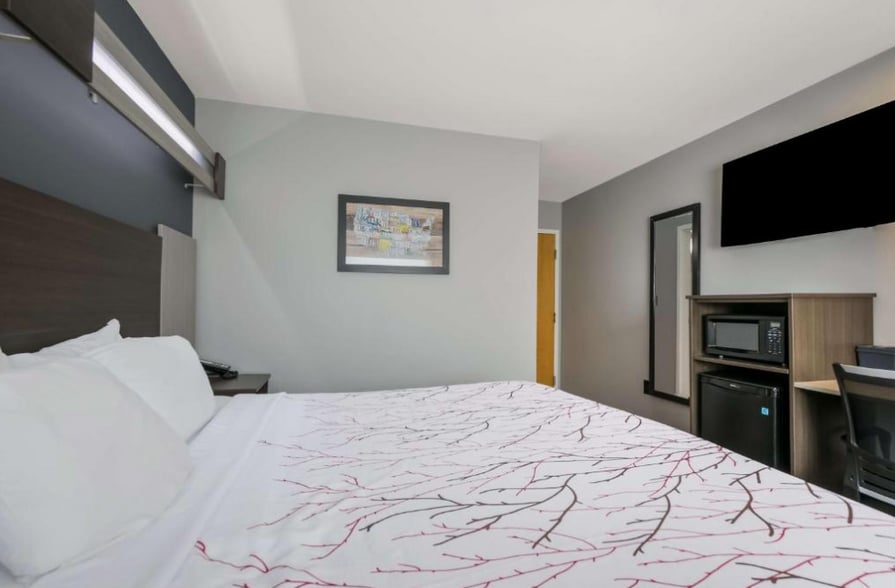 More Photos Of 680 Winfield Dunn Pky, Sevierville Hotel For Sale