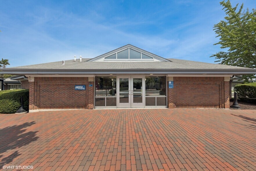 More Photos Of 19-23 W Quincy St, Westmont Storefront For Sale