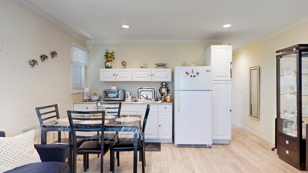 More Photos Of 1344 E Broadway, Glendale Apartments For Sale