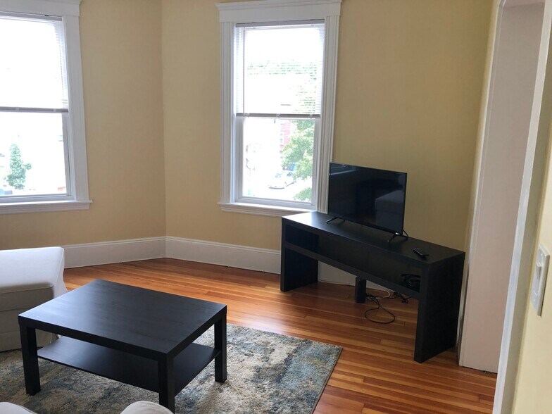 More Photos Of 96 Franklin St, Brookline Storefront Retail Residential For Sale
