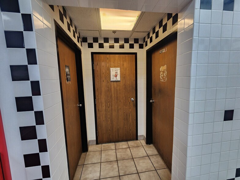 More Photos Of 1350-1500 S Lapeer Rd, Oxford Unknown For Lease