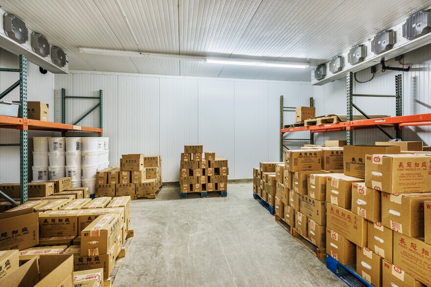 More Photos Of 311-333 Oakdale Rd, Charlotte Food Processing For Sale