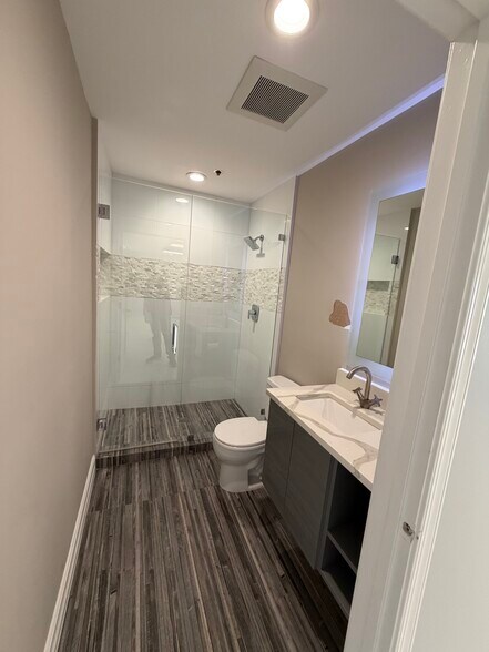 More Photos Of 6401 E Rogers Cir, Boca Raton Light Distribution For Lease