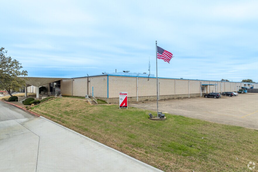 More Photos Of 2910 Avenue F, Arlington Warehouse For Sale