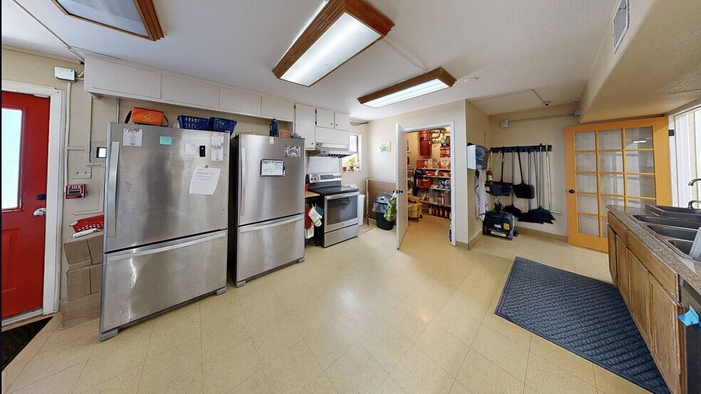 More Photos Of 751 S Bell Blvd, Cedar Park General Retail For Sale