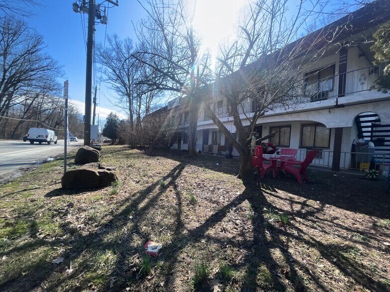 972 S Route 9W, Congers, NY 10920 Hotel For Sale