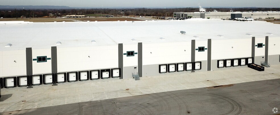 More Photos Of 201 River Ridge Pky, Jeffersonville Warehouse For Lease