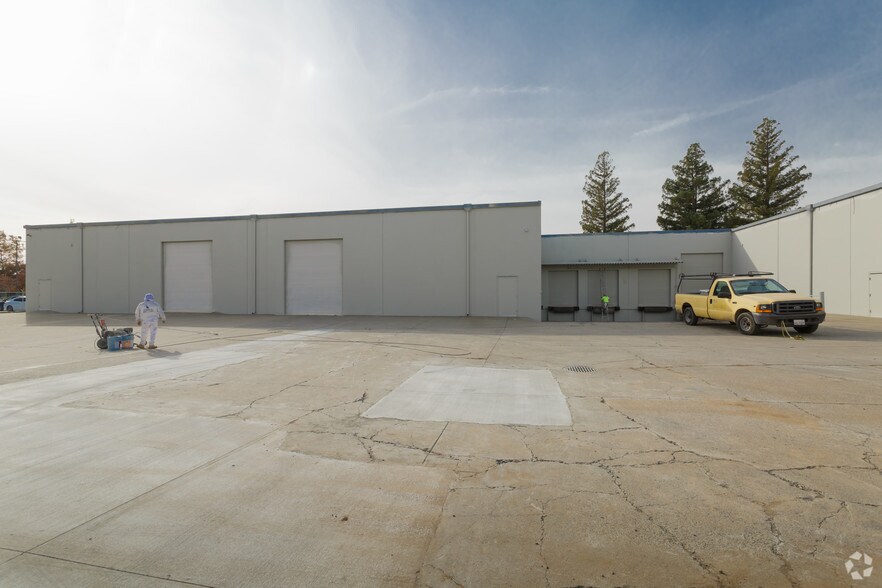 More Photos Of 8860 Fruitridge Rd, Sacramento Warehouse For Sale