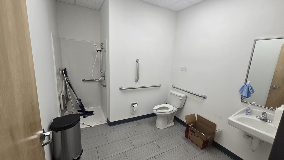 More Photos Of 197 Thunder Rd, Mooresville Light Distribution For Lease