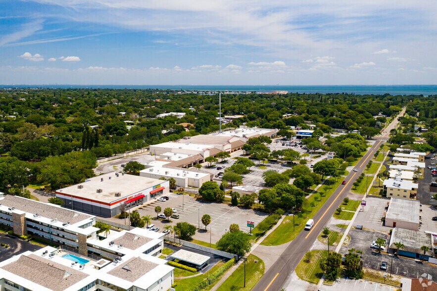 More Photos Of 1079 62nd Ave S, Saint Petersburg Unknown For Lease