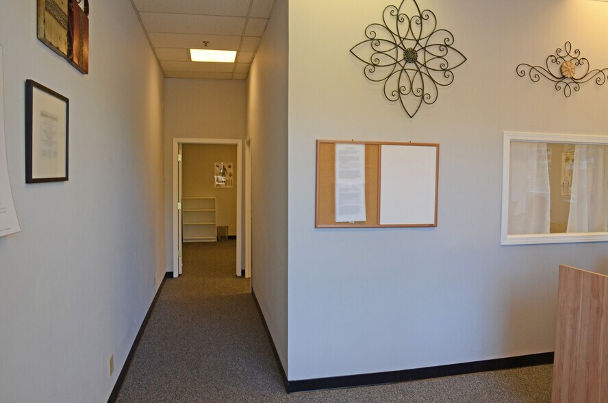 More Photos Of 910-946 N Green Bay Rd, Waukegan General Retail For Lease