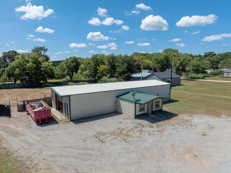 More Photos Of 3340 OK-91, Colbert Specialty For Lease