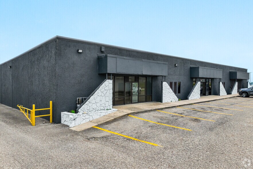 Primary Photo Of 9727-9733 South Fwy, Fort Worth Warehouse For Lease