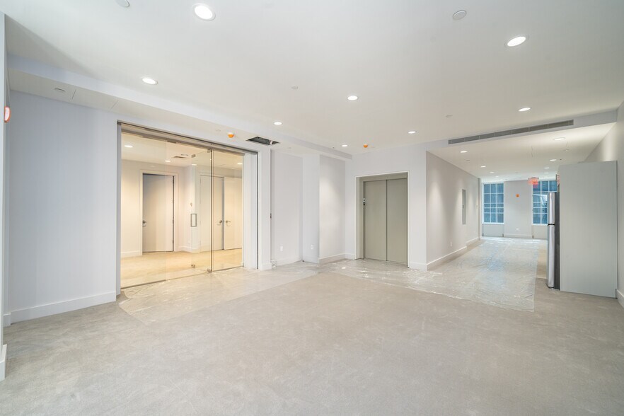 More Photos Of 31 W 54th St, New York Storefront Retail Office For Sale