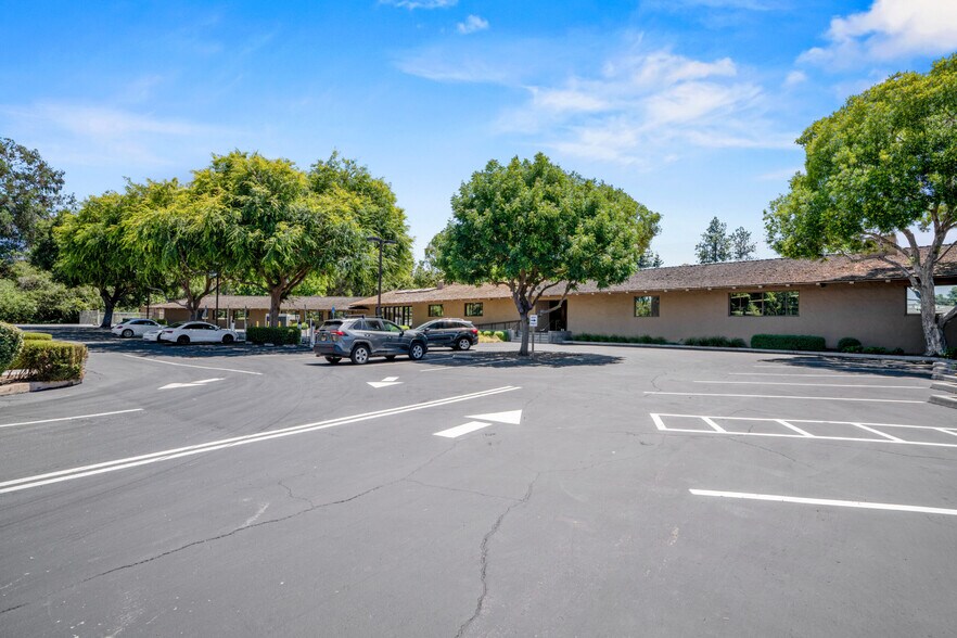 More Photos Of 80 Willow Rd, Menlo Park Office For Lease