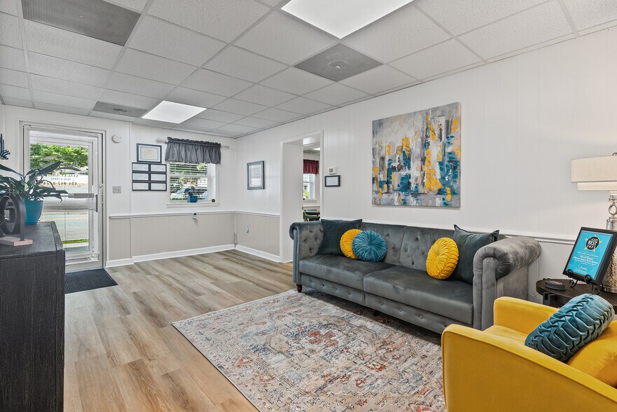 More Photos Of 525 7th St, Altavista Office For Sale