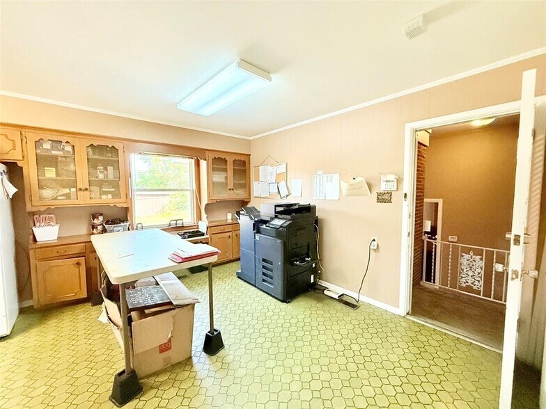 More Photos Of 2802 W Main St, Russellville Office For Sale