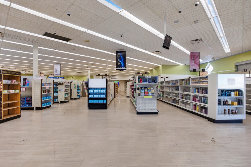 More Photos Of 5627-5699 Chestnut St, Philadelphia Drugstore For Lease