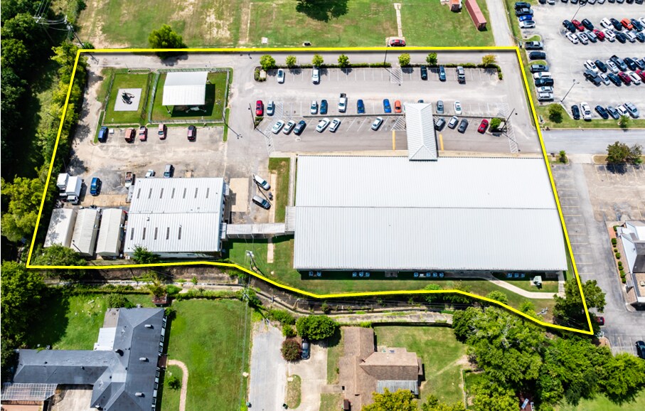 More Photos Of 2185 Normandie Dr, Montgomery Office For Lease