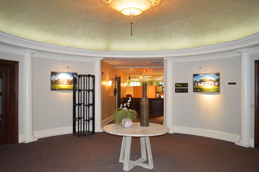 More Photos Of 8534 Yankee St, Dayton Office For Sale