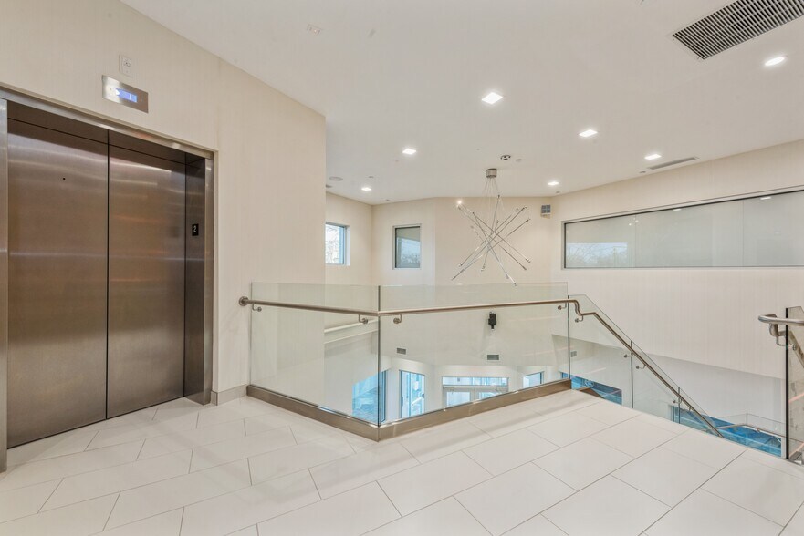More Photos Of 511 Ocean Ave, Massapequa Office For Lease