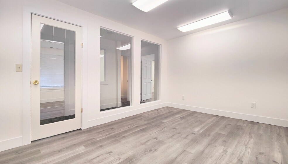 More Photos Of 12208-12222 SE Market St, Portland Office For Lease