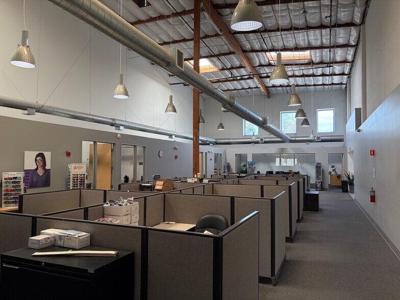 More Photos Of 1900 Shelton Dr, Hollister Warehouse For Lease