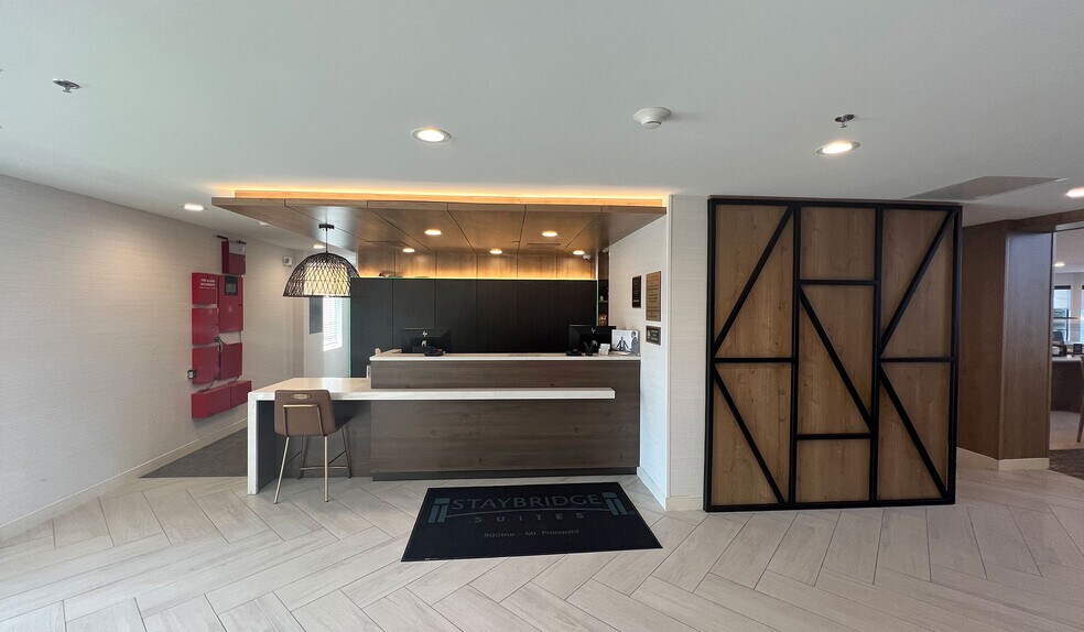 More Photos Of 7418 Washington Ave, Mount Pleasant Hotel For Sale