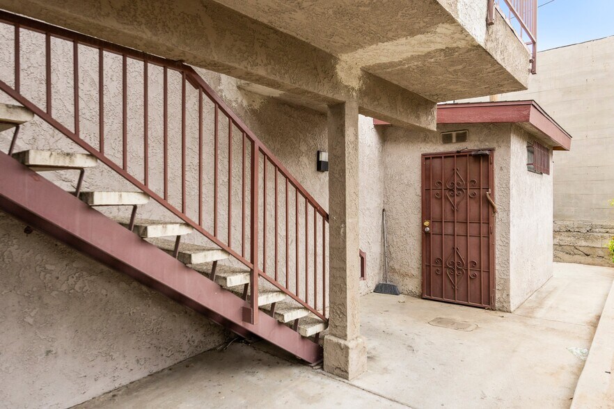 More Photos Of 1776 Temple Ave, Long Beach Apartments For Sale