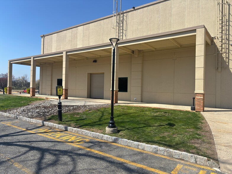 More Photos Of 12 Stults Rd, Dayton Light Manufacturing For Lease