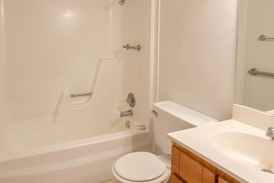 More Photos Of 1102 Sherman Ave, Levelland Apartments For Sale