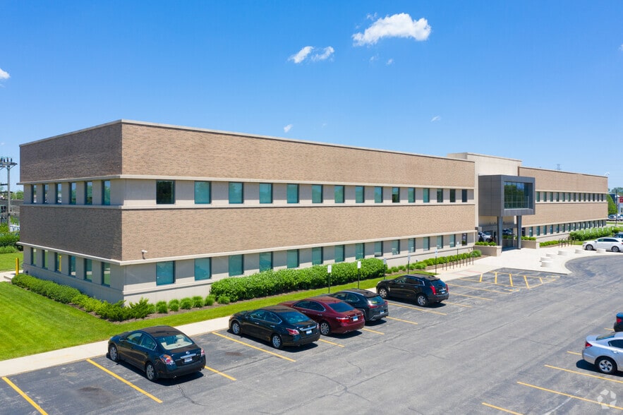 More Photos Of 3400-3450 Oakton St, Skokie Warehouse For Lease