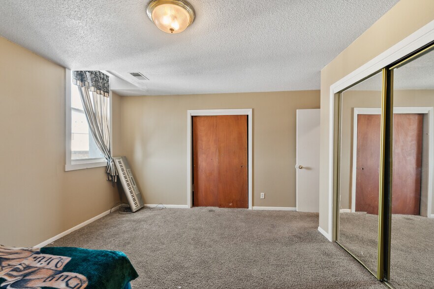 More Photos Of 2319 Vinton St, Omaha Office Residential For Sale