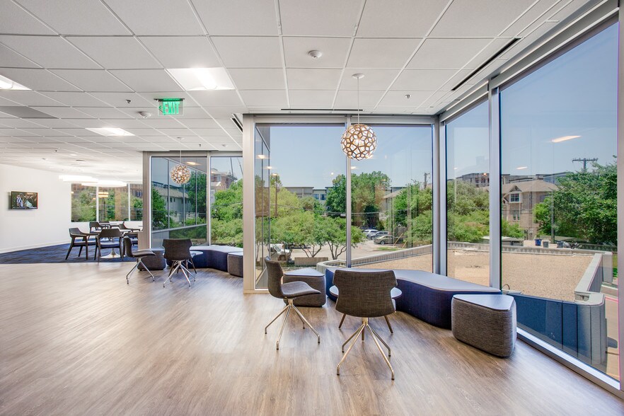 More Photos Of 3800 Maple Ave, Dallas Office For Lease