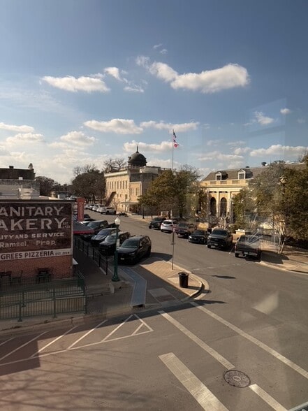 More Photos Of 200 E 8th St, Georgetown Storefront Retail Office For Lease