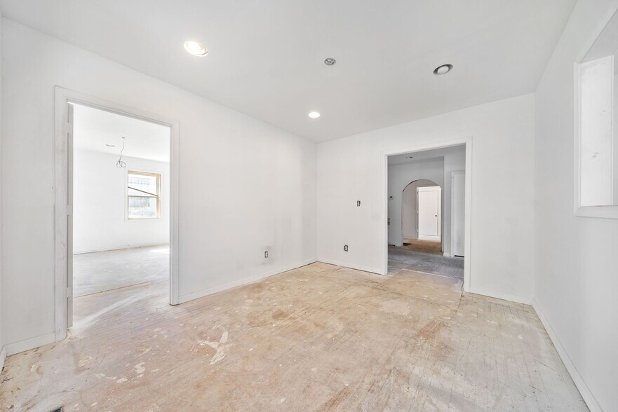 More Photos Of 341 Candler Rd, Atlanta Freestanding For Sale