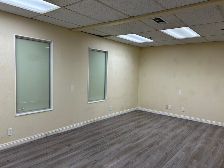 More Photos Of 2829 N San Fernando Rd, Los Angeles Warehouse For Lease
