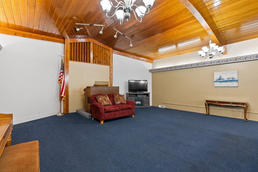 More Photos Of 621 N Halleck St, Demotte Religious Facility For Sale